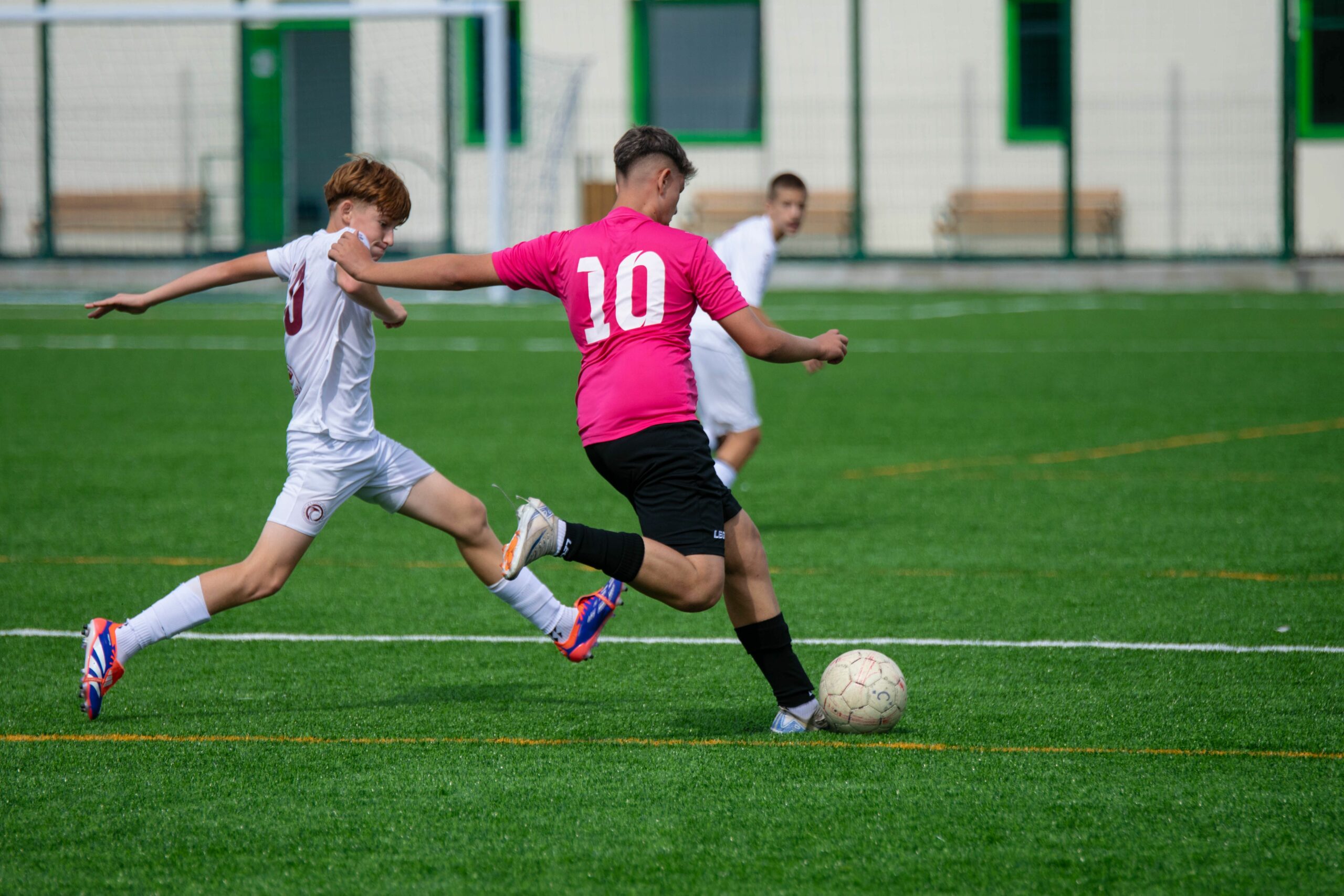 L’ostéopathie pour les adolescents sportifs : une approche holistique pour prévenir les blessures et optimiser les performances