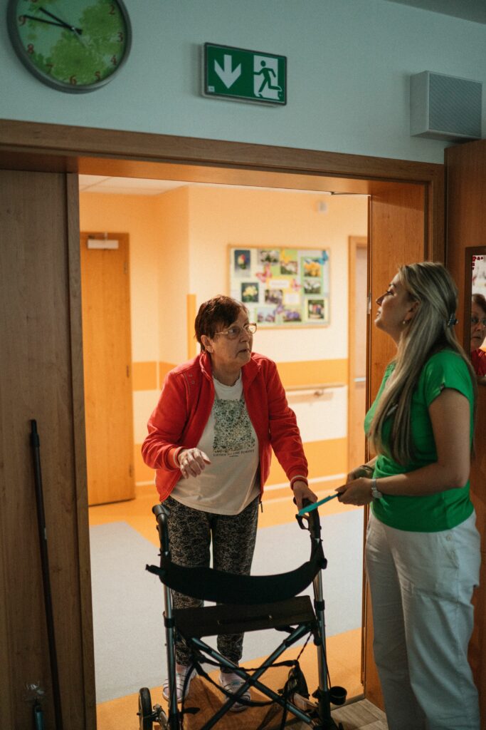 aide a domicile personnel soignant
infirmière 
manutention 
osteopathe 
compiegne 
gladys faure 