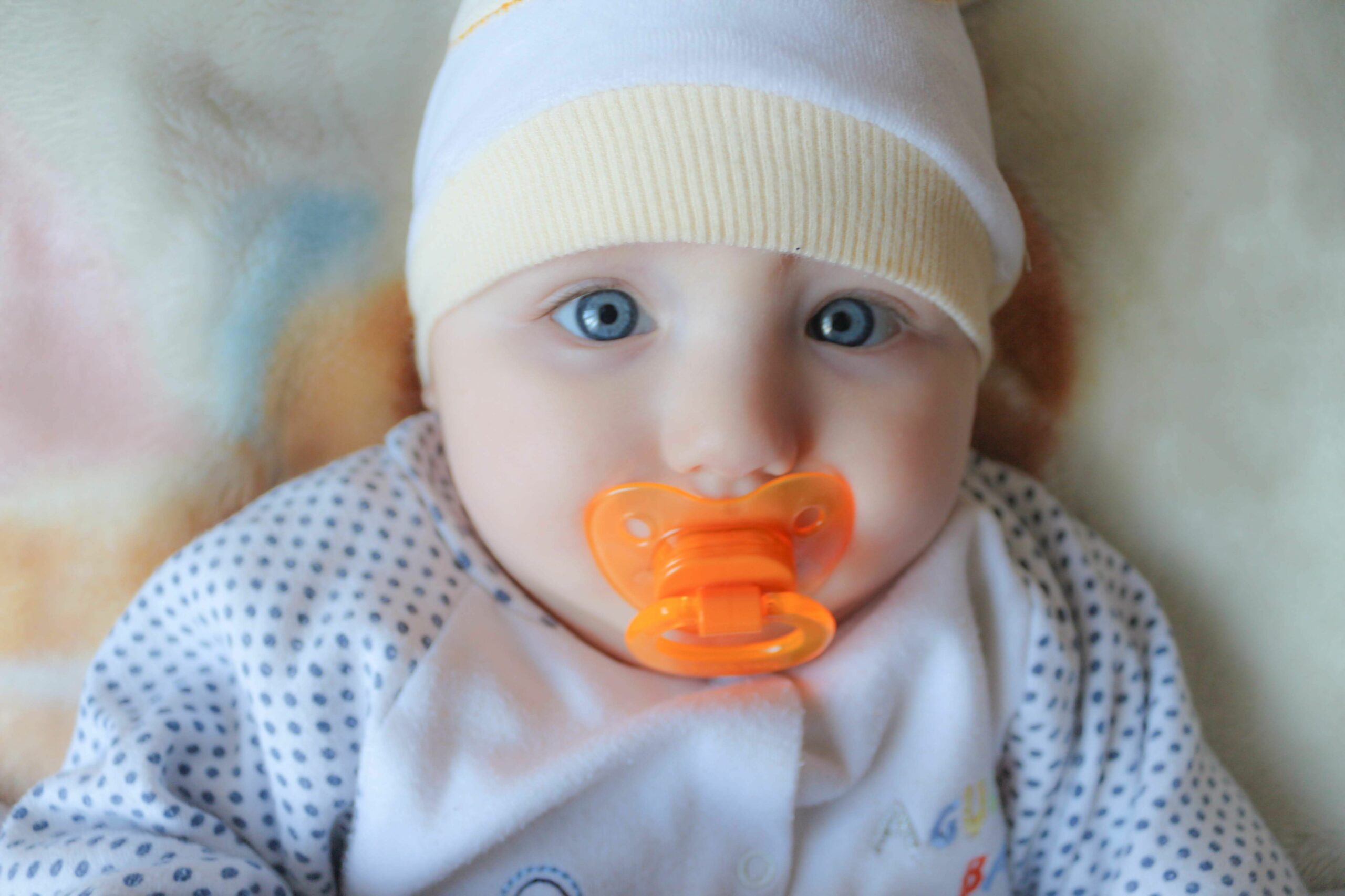 Tétine bébé : avantages, risques et conseils d’un ostéopathe
